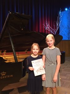 Read more about the article Starptautiskais jauno pianistu konkurss, kas veltīts skolotājai un izcilai pianistei Jautrītei Putniņai.